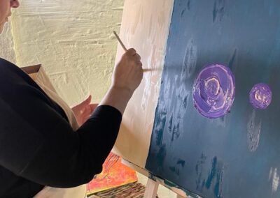 Entstehungsprozess eines Werks bei den Kopf-FREI-Art-Workshops im Atelier von LadyMARIANN-Arts.